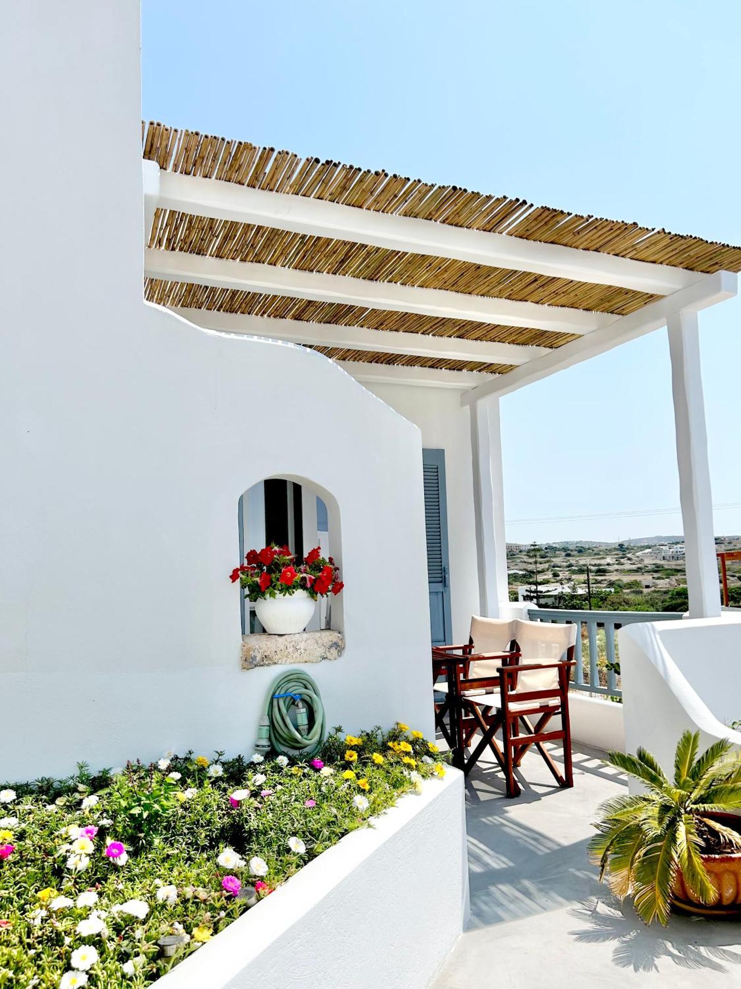 Anita Rooms & Suites Milos Адамас Экстерьер фото